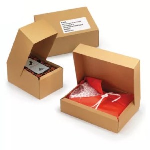 Caja plegable automontable. Incorpora tapa y su montaje solo requiere de siete segundos.

